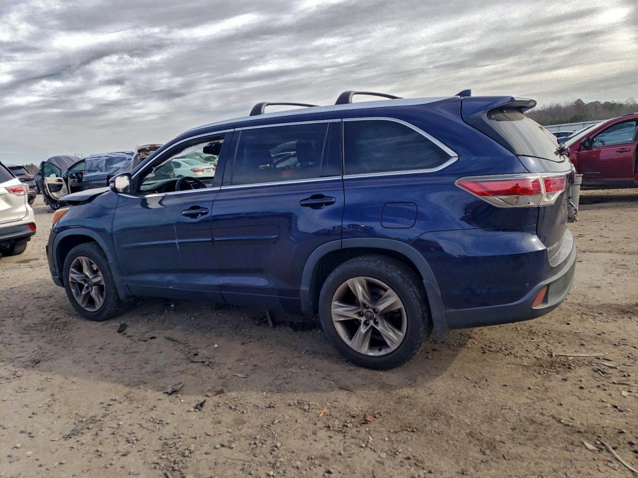2016 TOYOTA HIGHLANDER