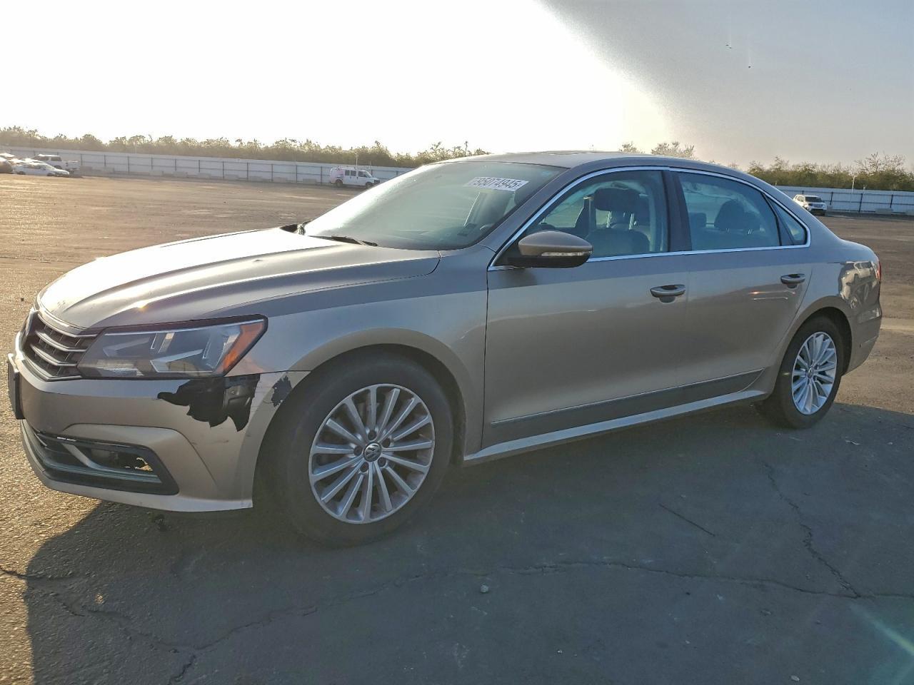 2016 VOLKSWAGEN Passat