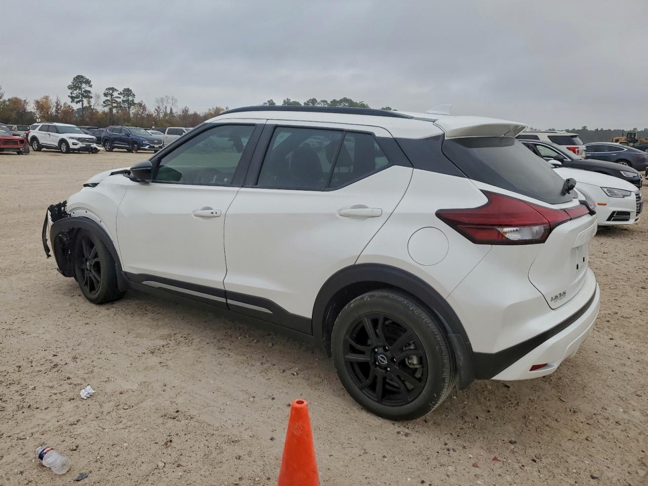 2024 NISSAN KICKS