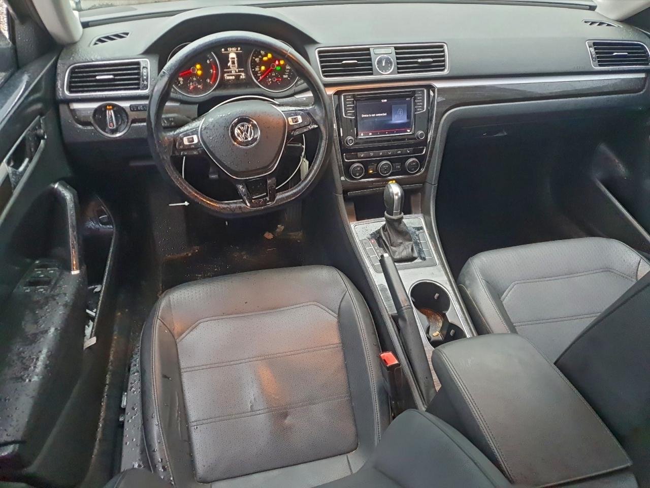 2016 VOLKSWAGEN Passat