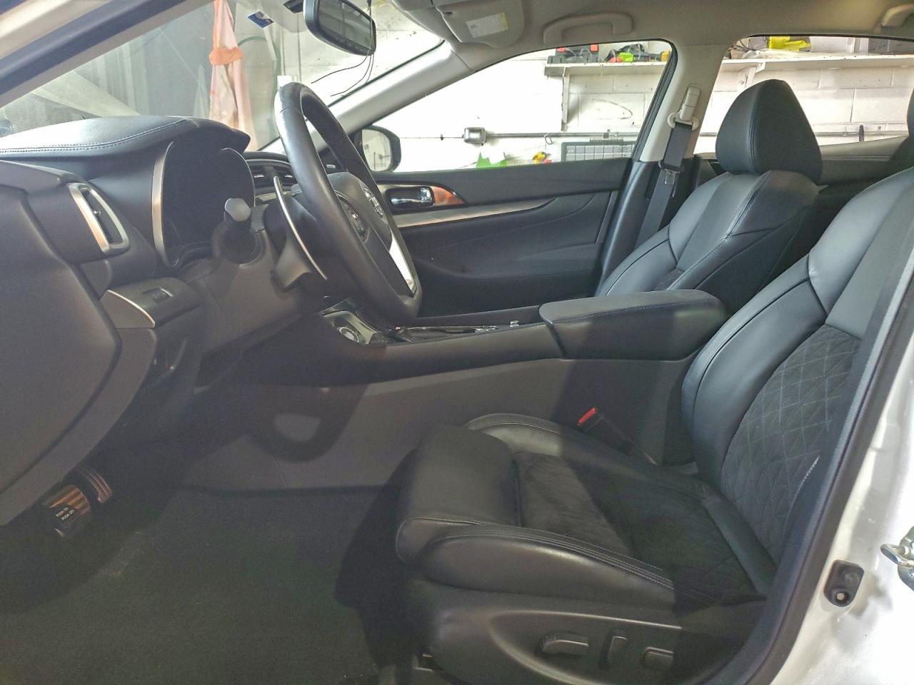 2017 NISSAN Maxima