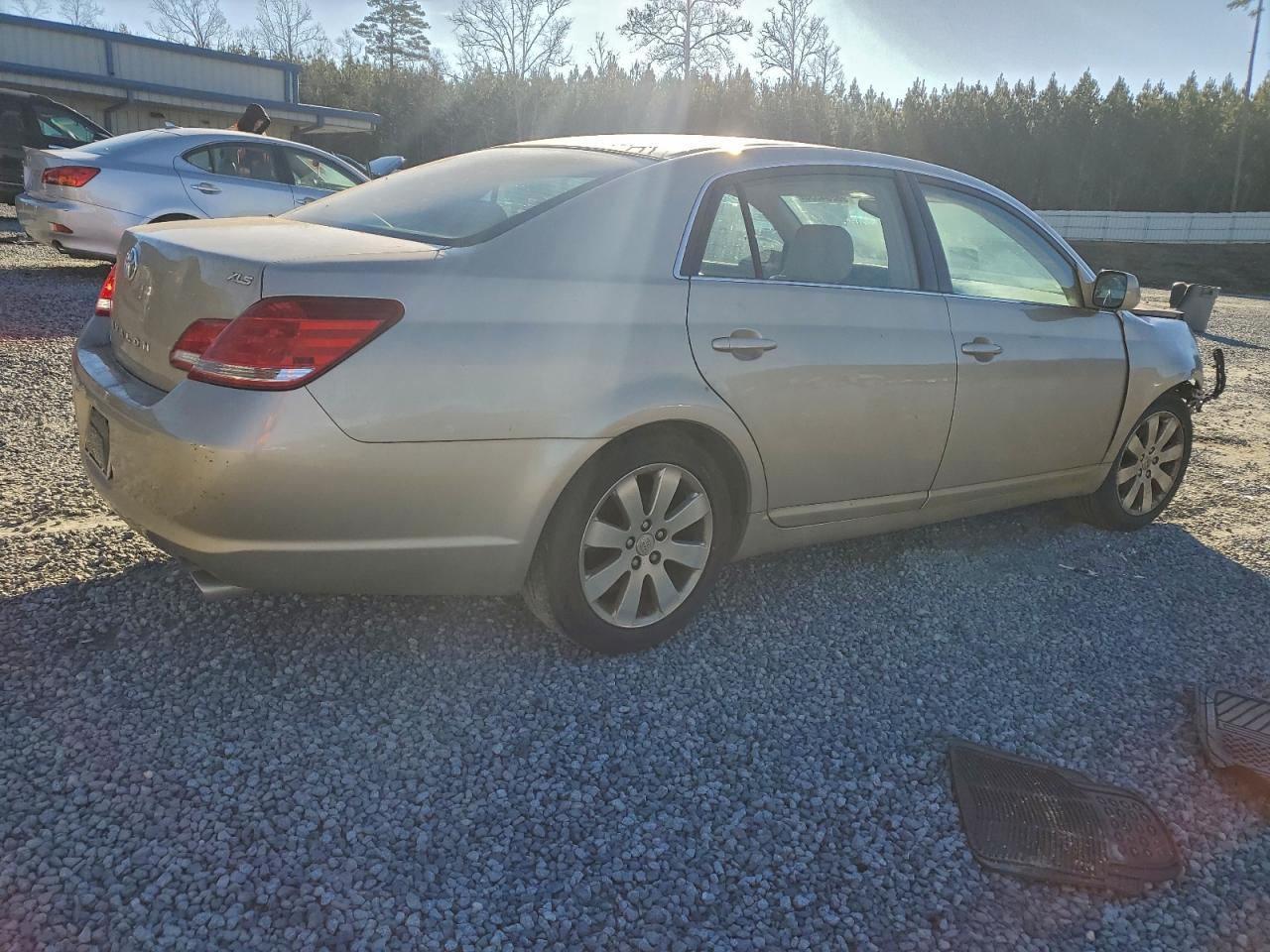 2005 TOYOTA Avalon