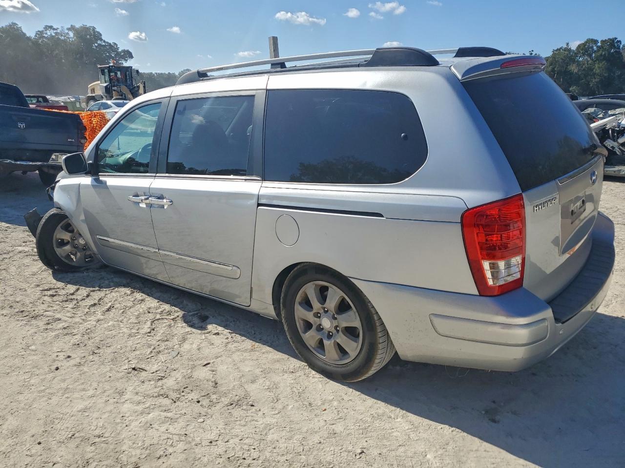 2007 HYUNDAI Entourage