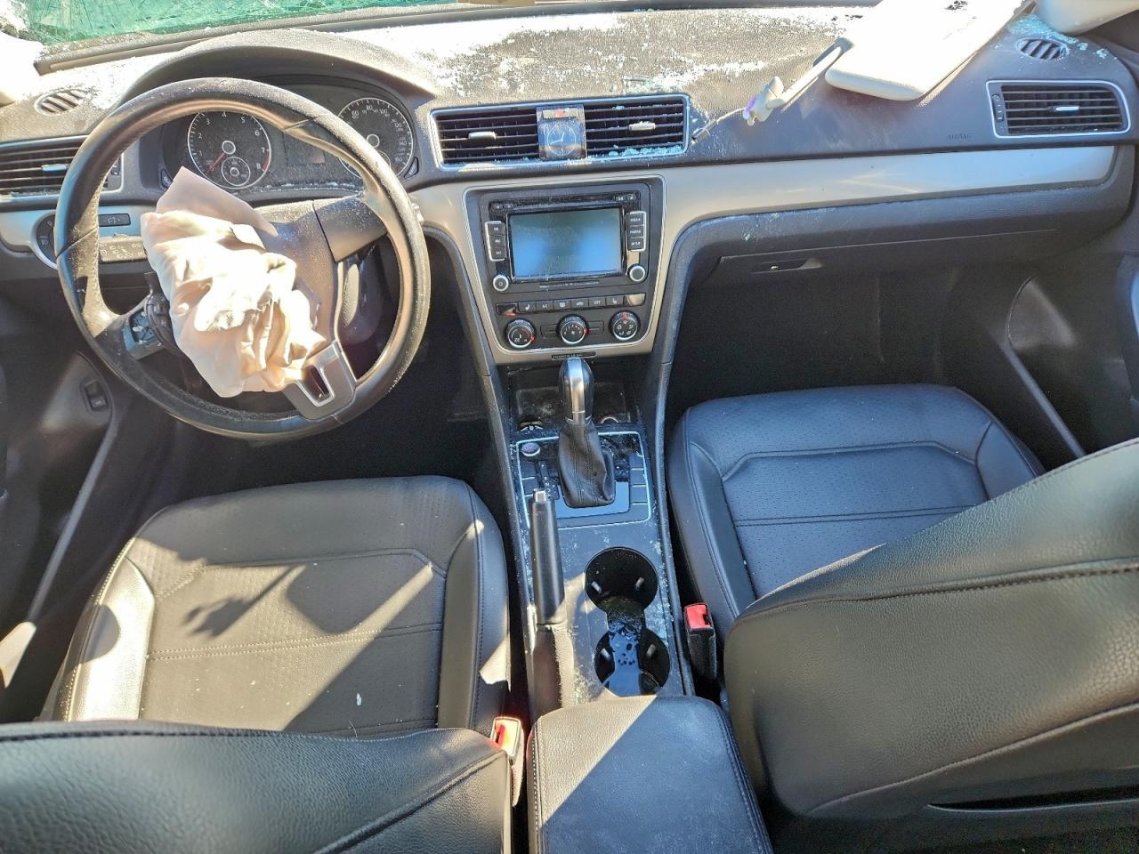 2015 VOLKSWAGEN Passat