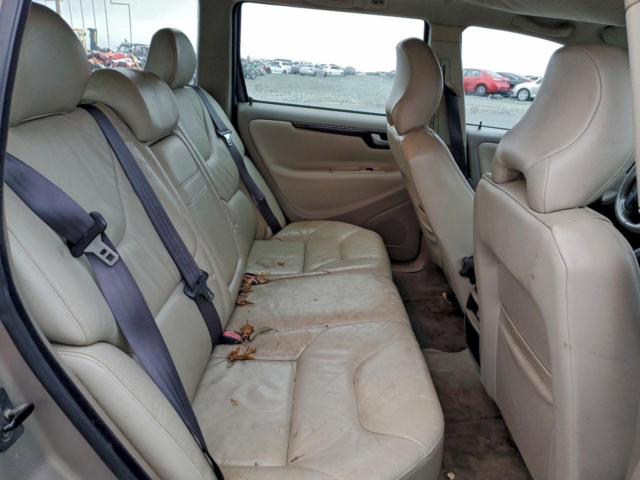 2004 VOLVO V70