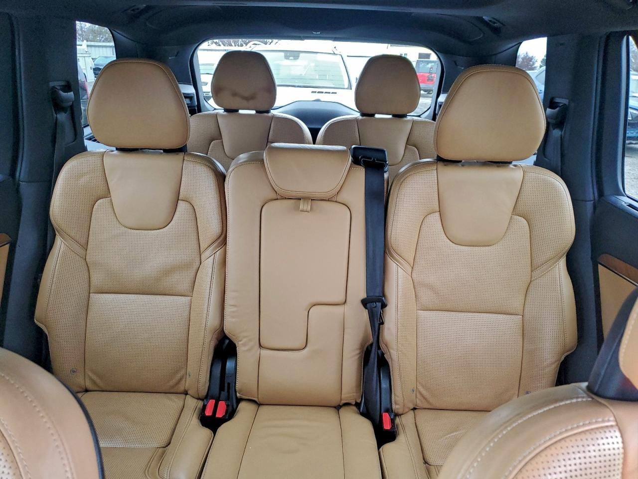 2016 VOLVO XC90