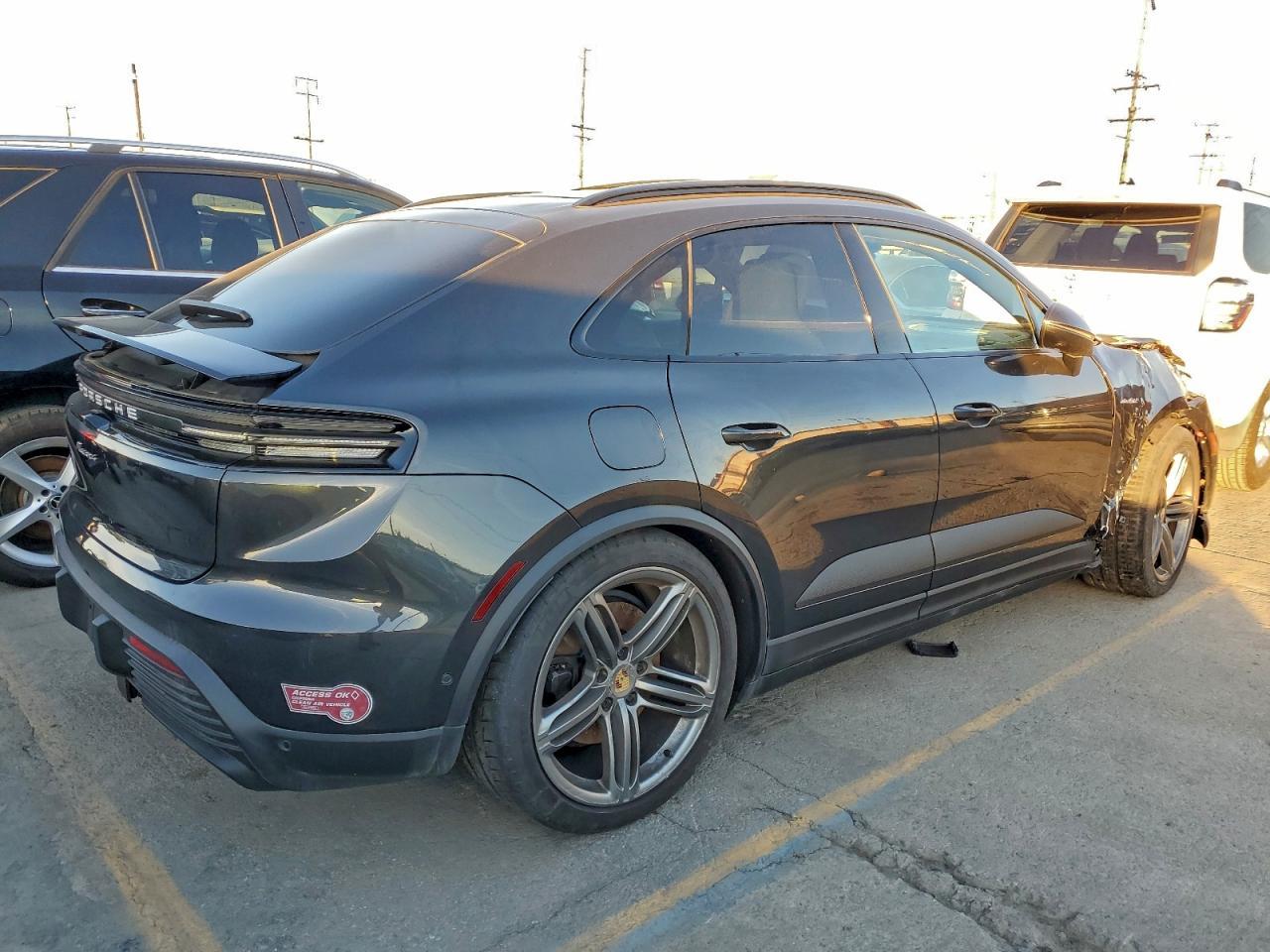2024 PORSCHE Macan