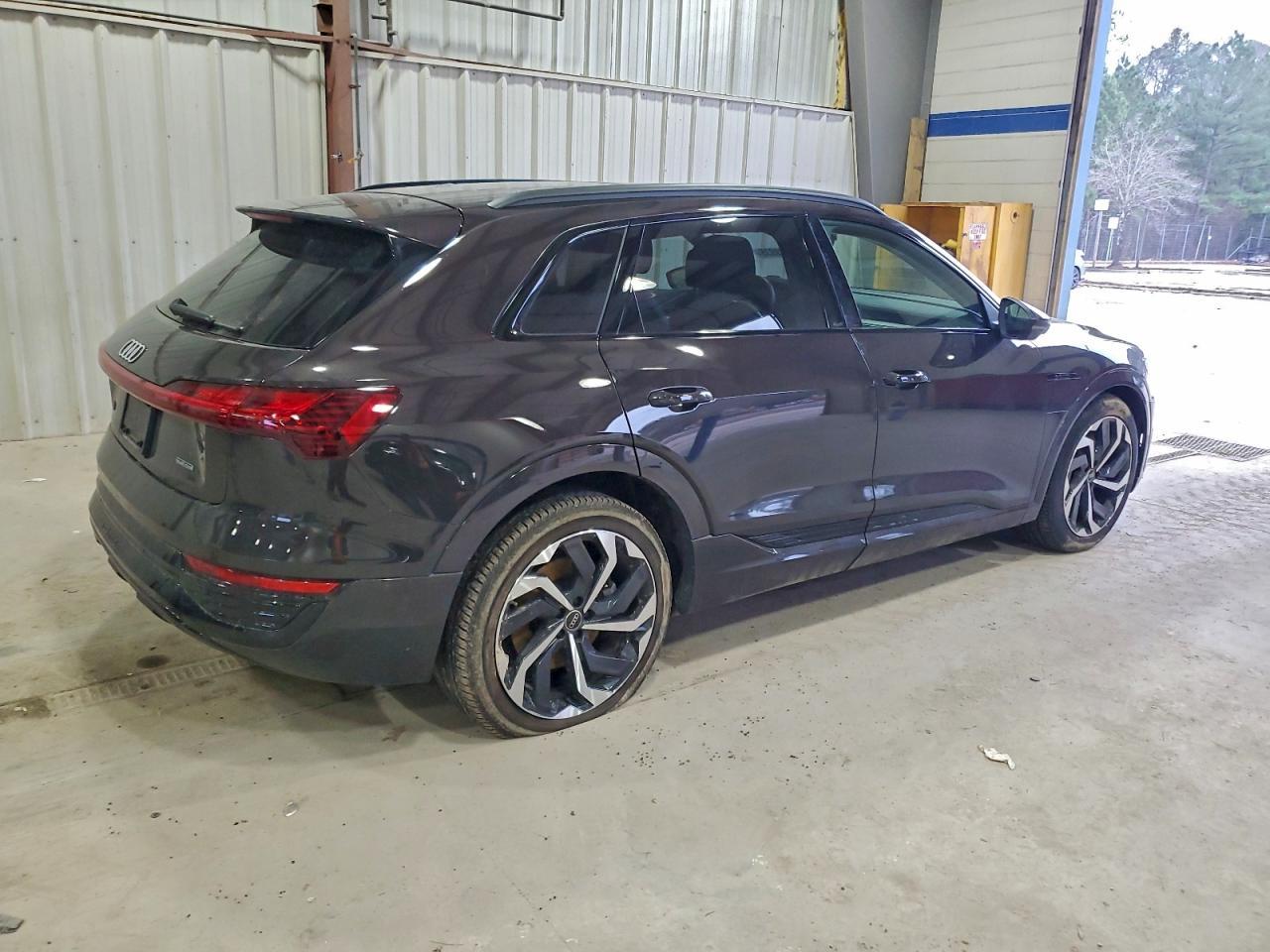 2024 AUDI Q8