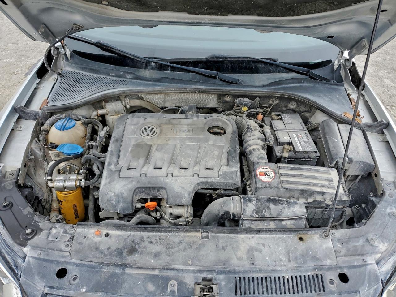 2012 VOLKSWAGEN Passat