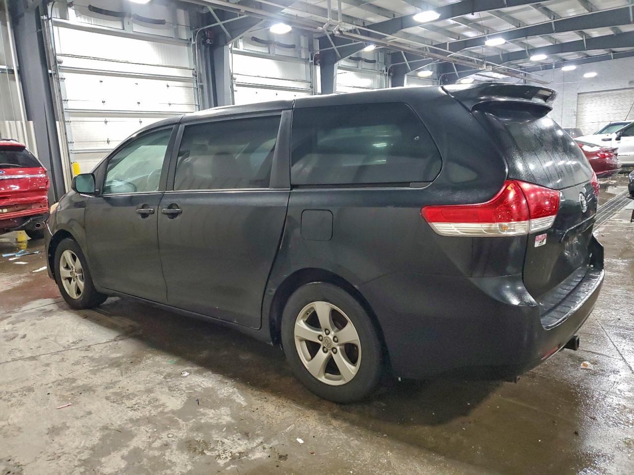 2012 TOYOTA SIENNA