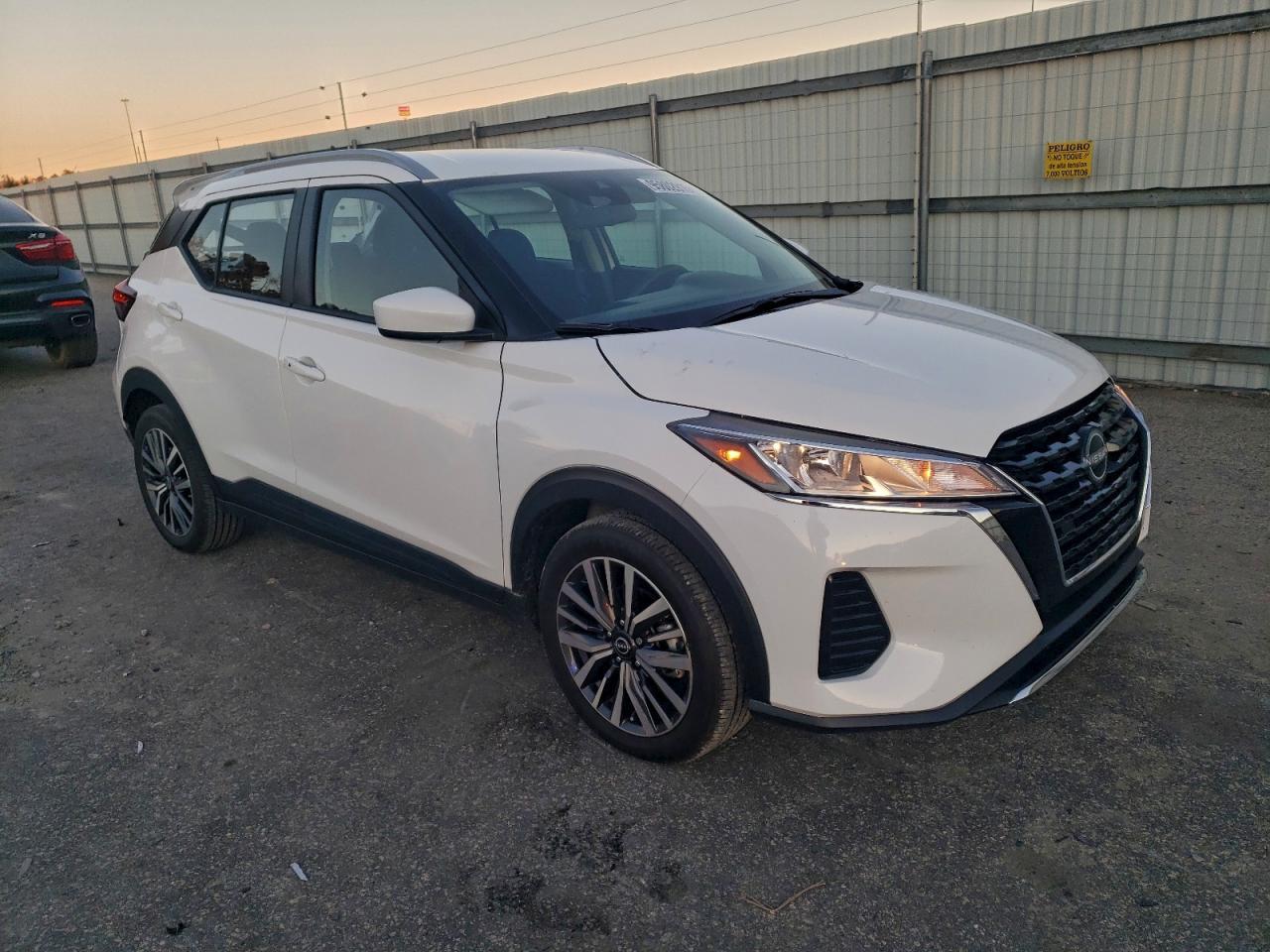 2024 NISSAN KICKS