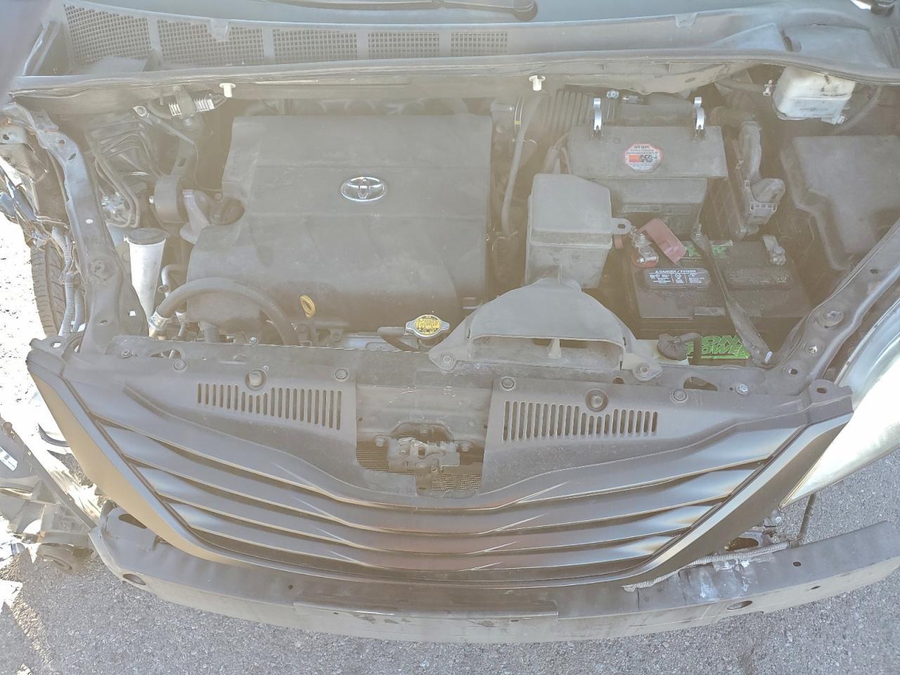 2012 TOYOTA SIENNA