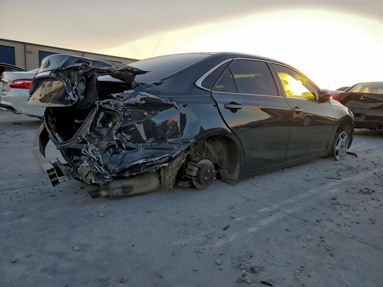 2016 TOYOTA CAMRY