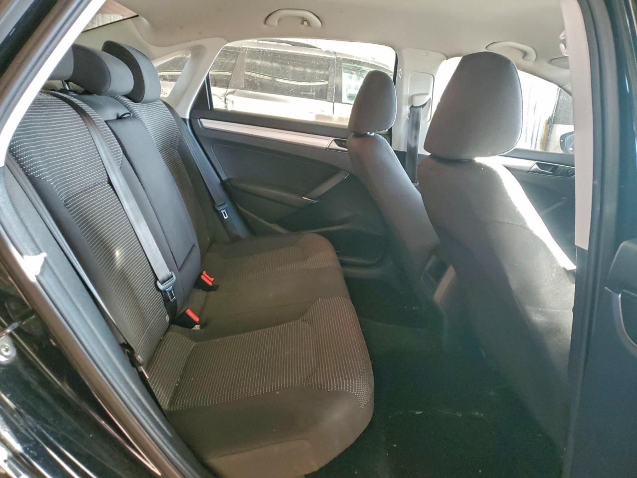 2016 VOLKSWAGEN Passat