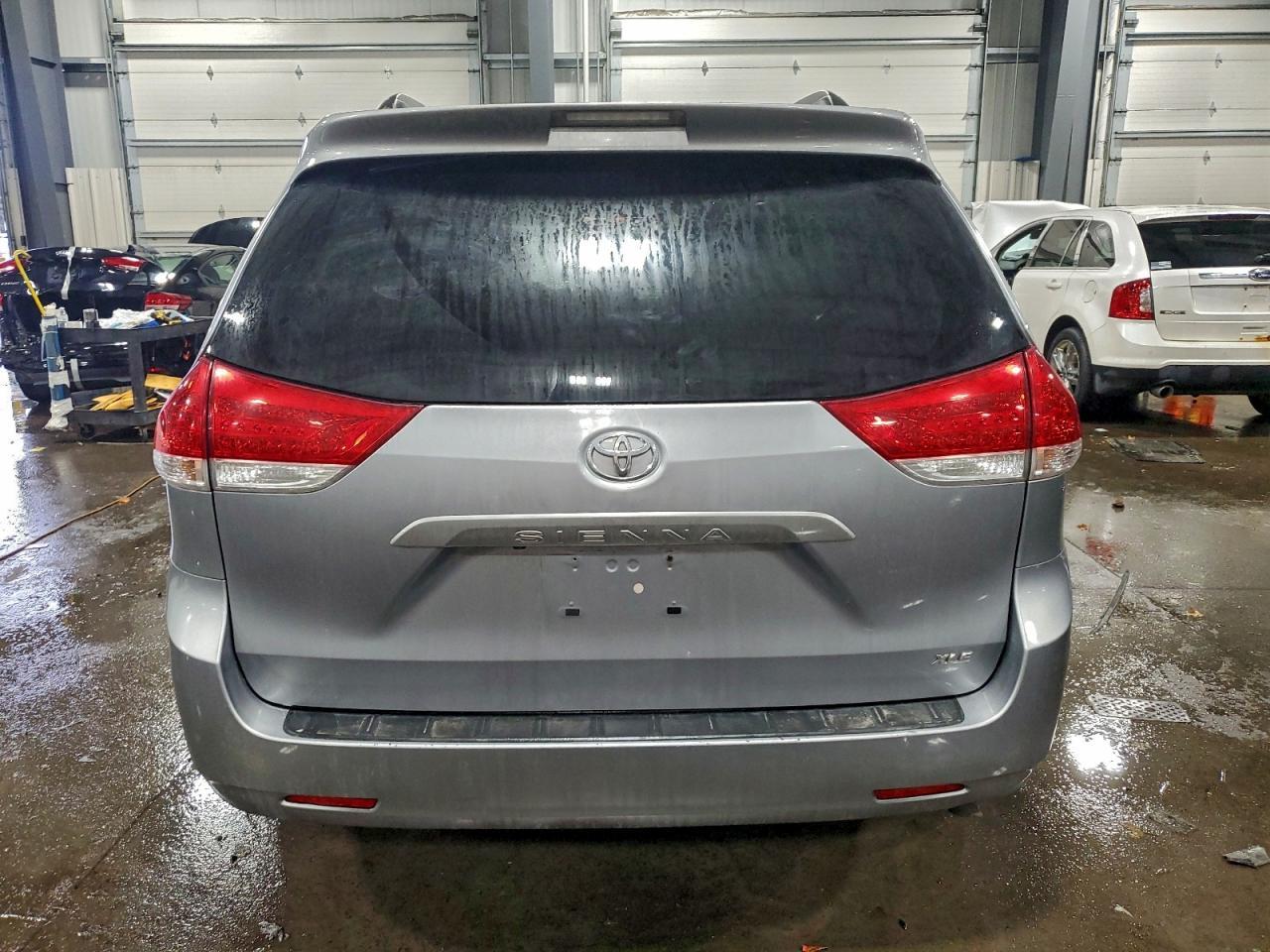 2012 TOYOTA SIENNA