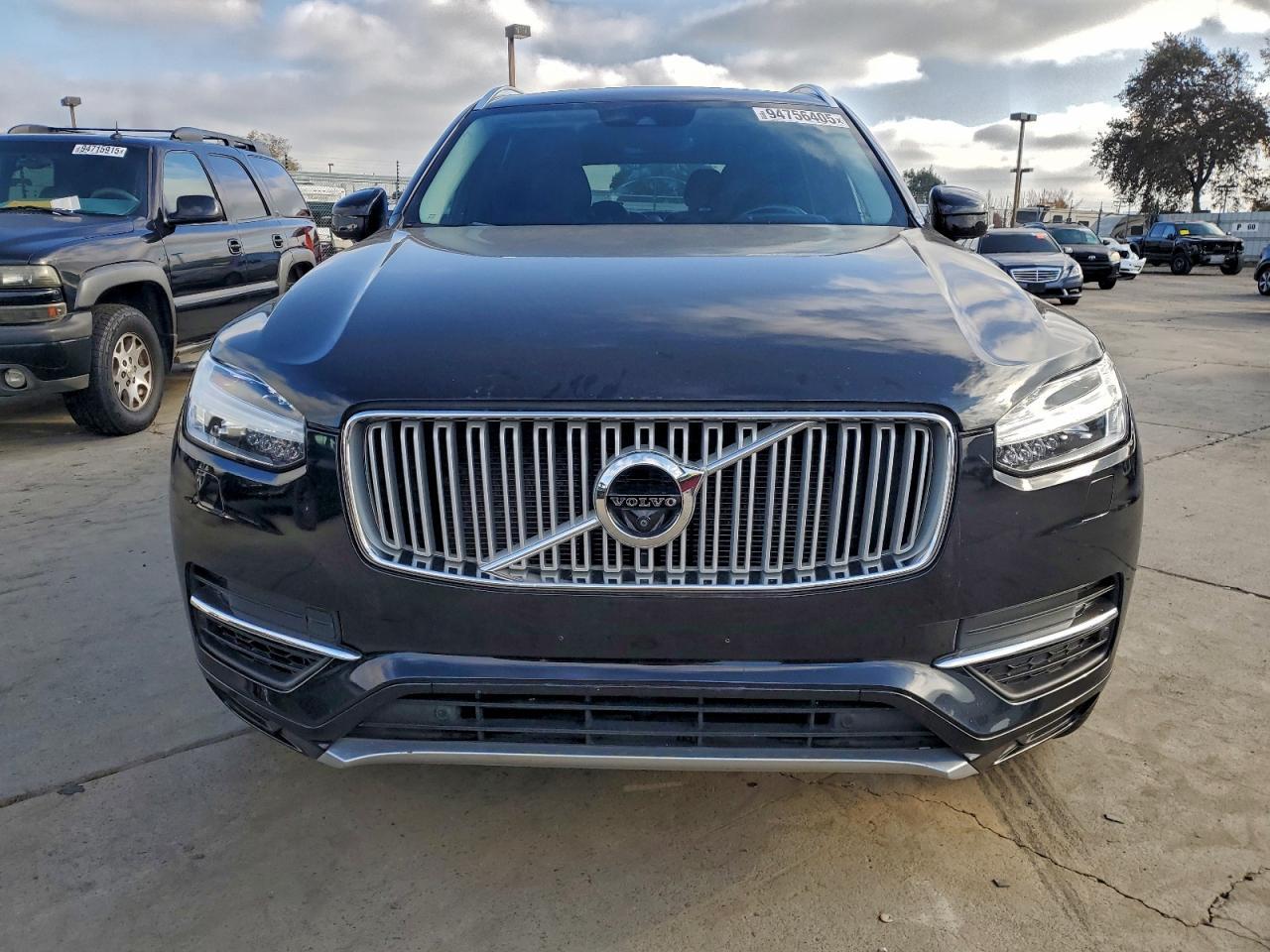 2017 VOLVO XC90