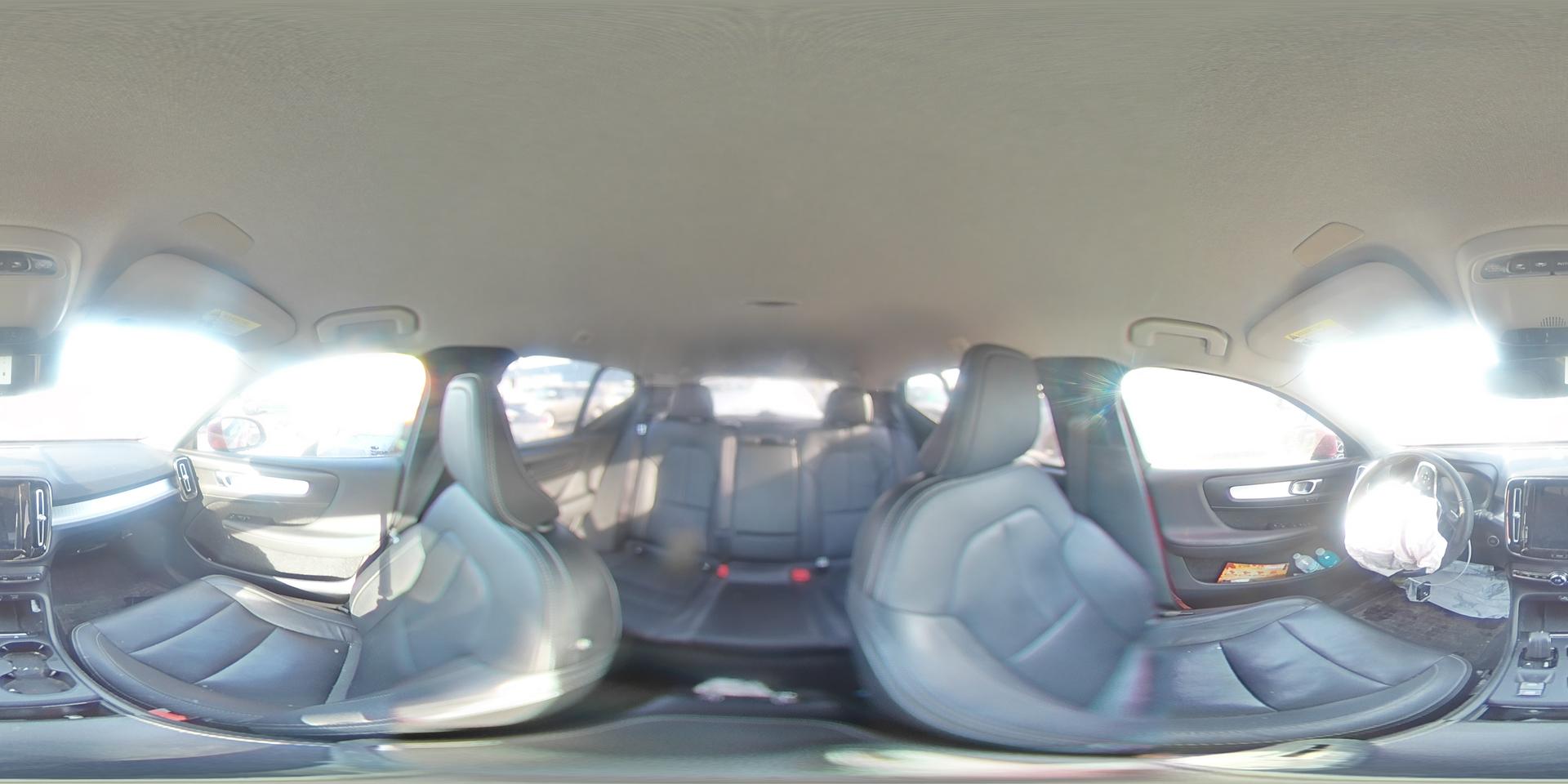 2019 VOLVO XC40