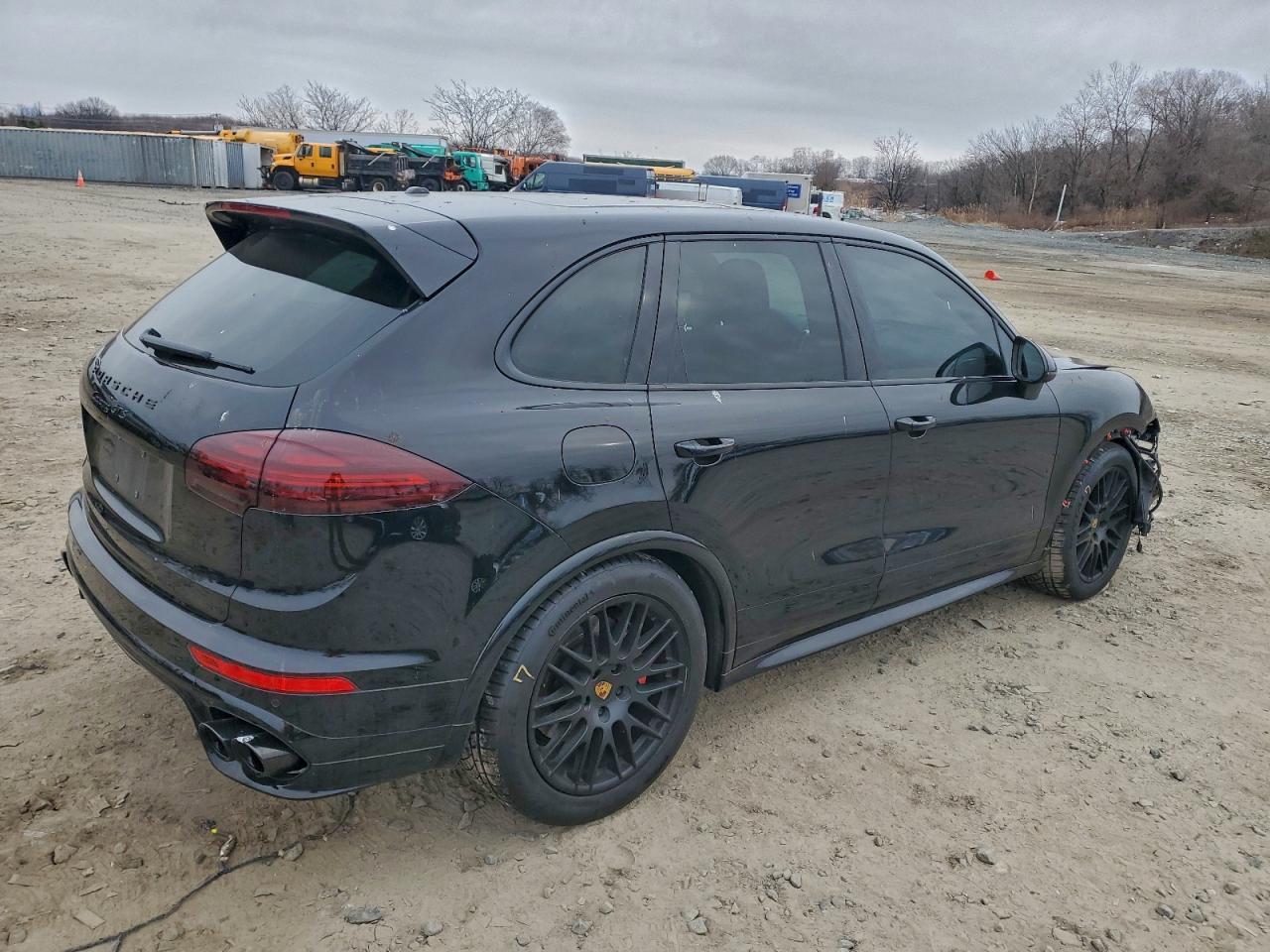 2017 PORSCHE CAYENNE