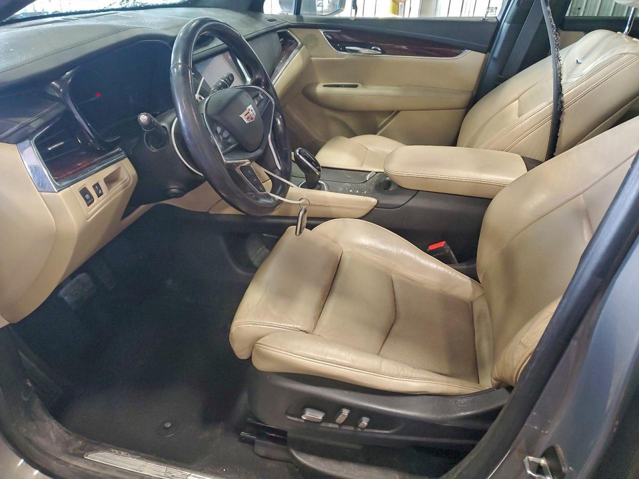 2017 CADILLAC XT5