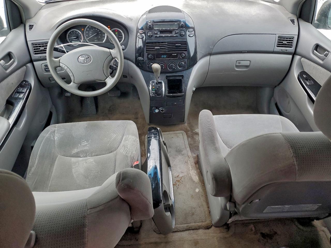 2005 TOYOTA SIENNA
