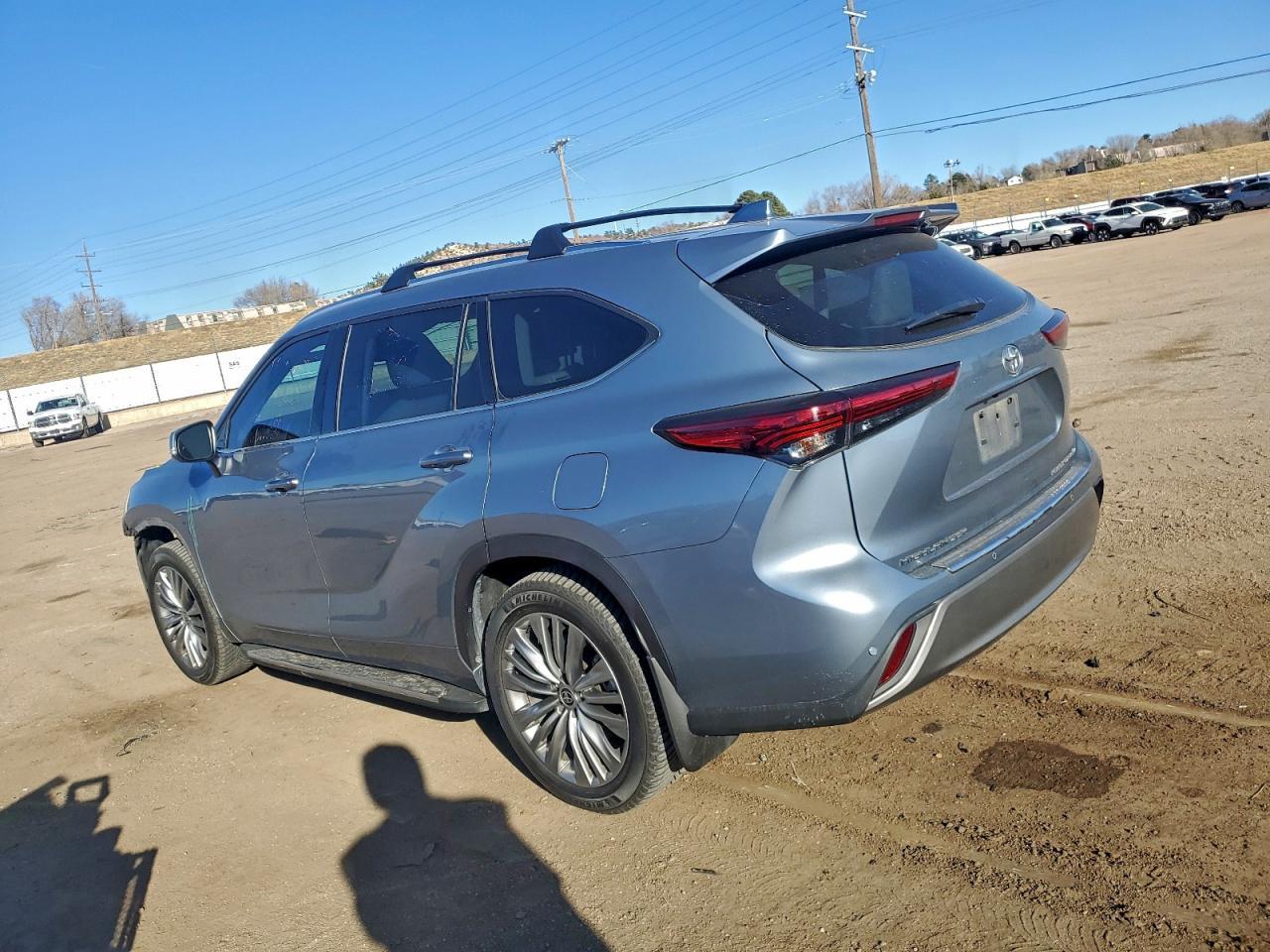 2022 TOYOTA HIGHLANDER