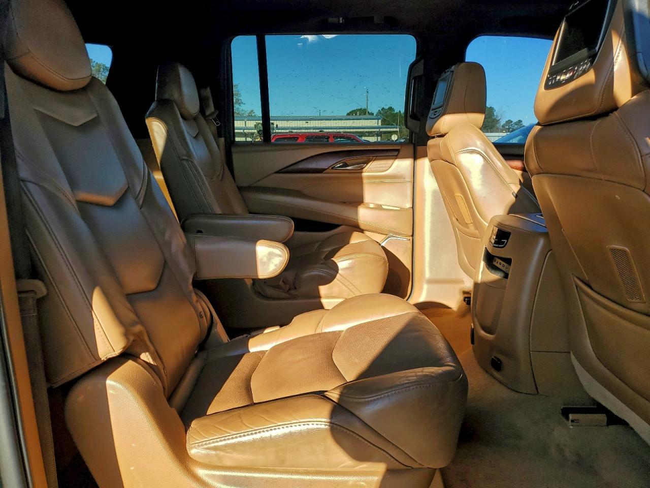 2017 CADILLAC Escalade ESV