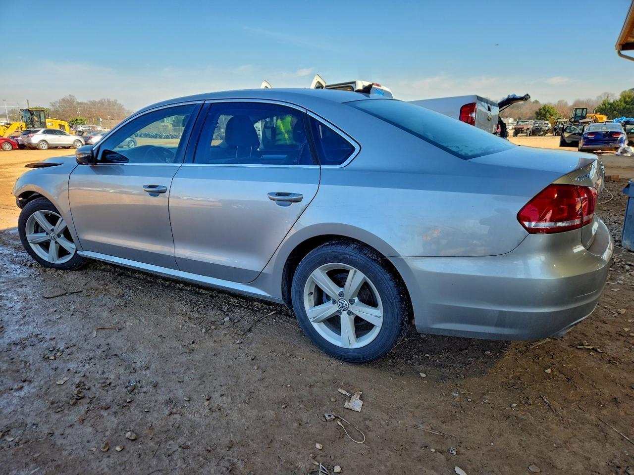 2012 VOLKSWAGEN Passat