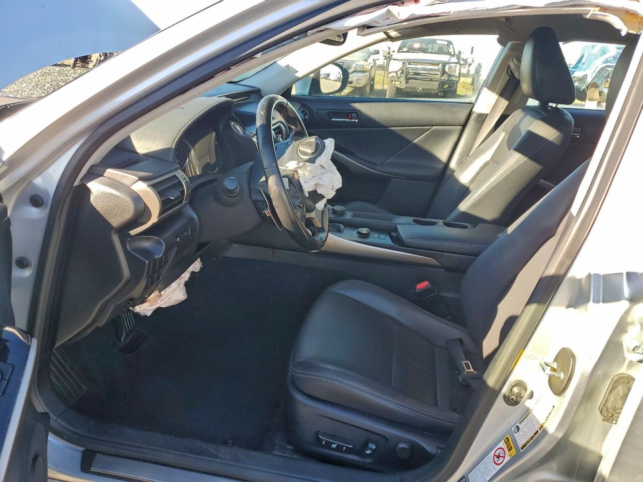 2016 LEXUS IS 200t