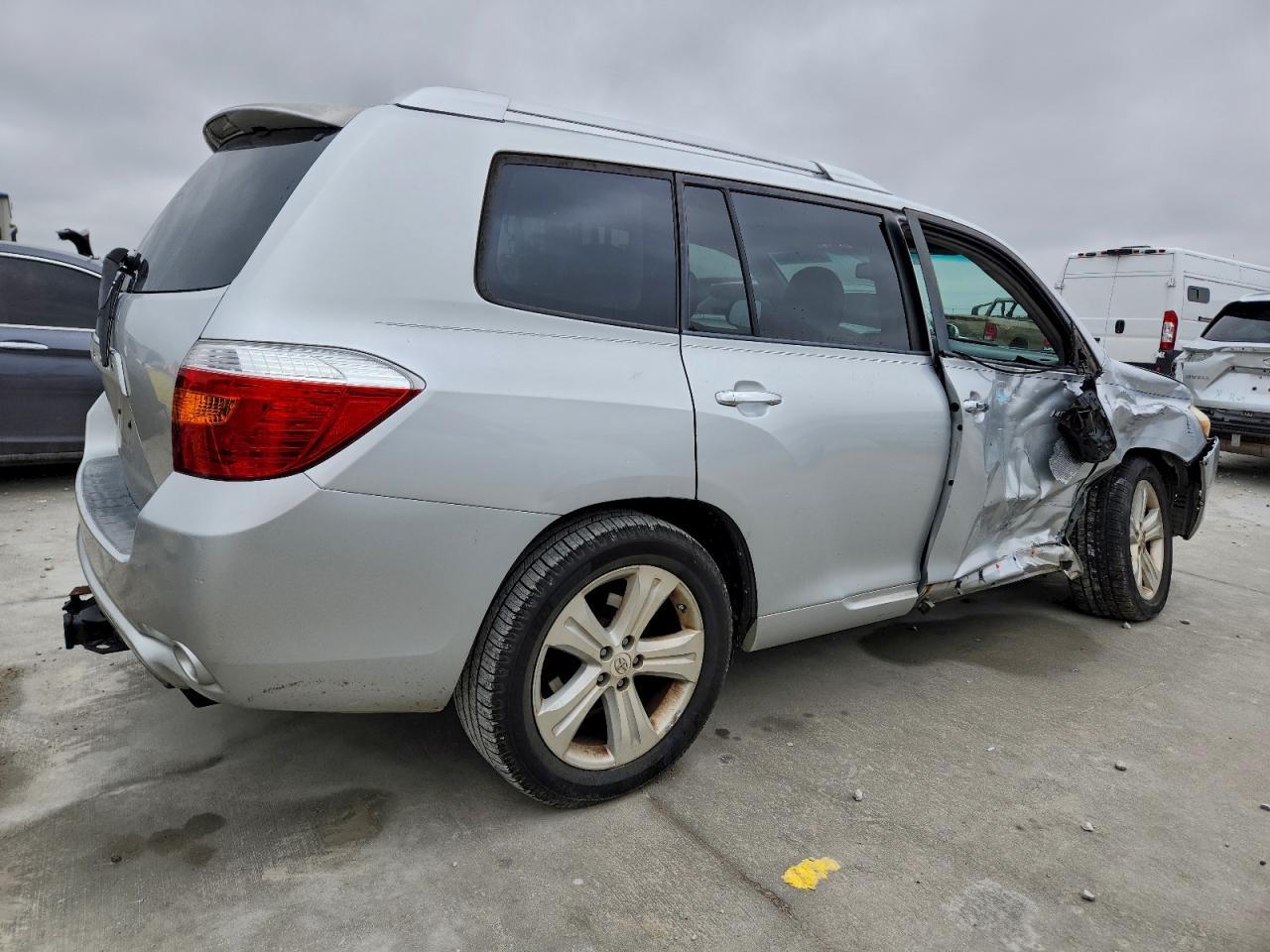 2010 TOYOTA HIGHLANDER