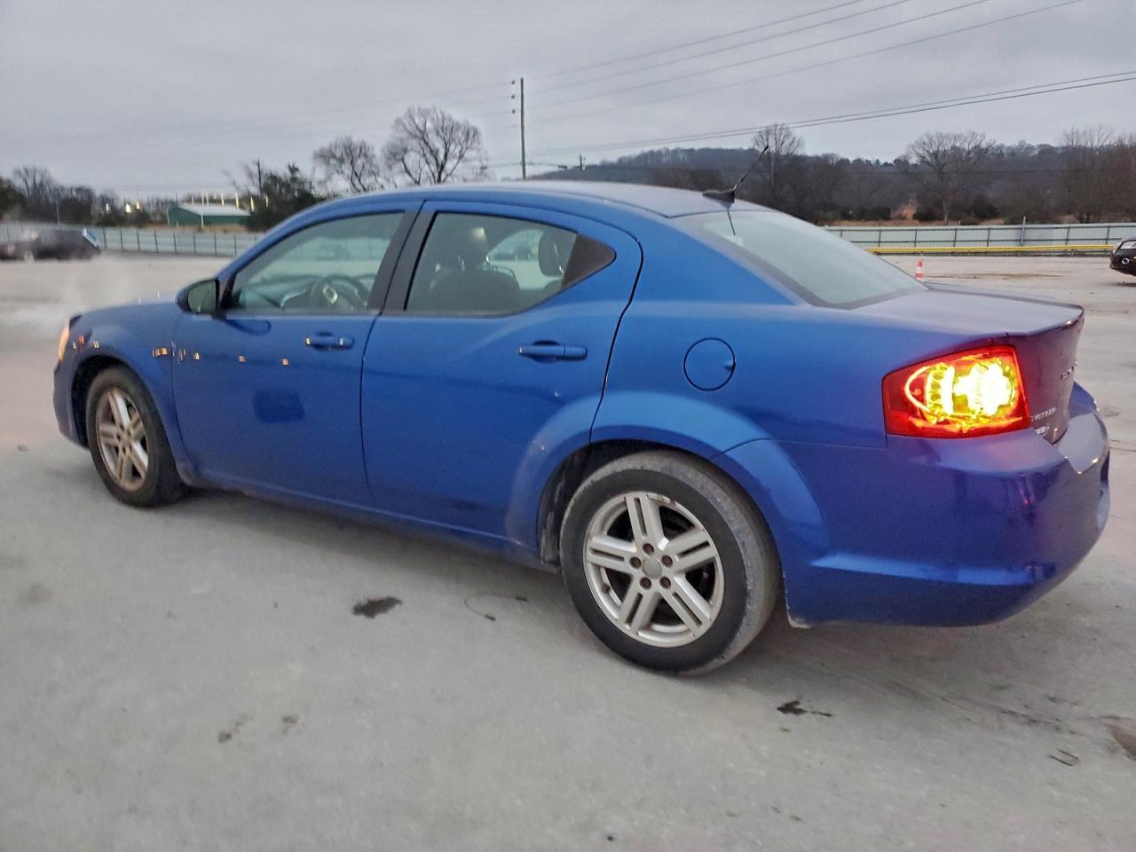 2013 DODGE Avenger