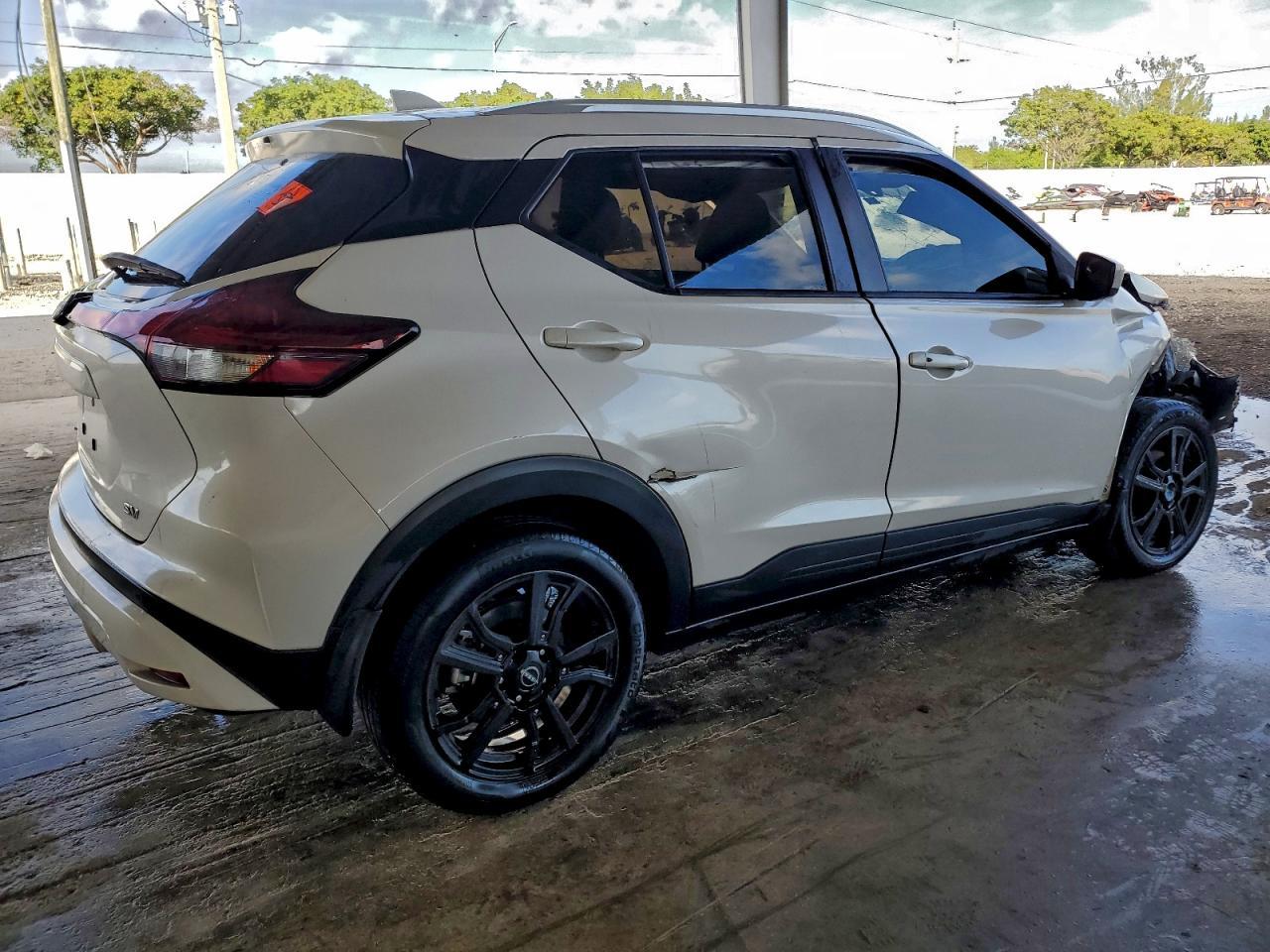 2023 NISSAN KICKS