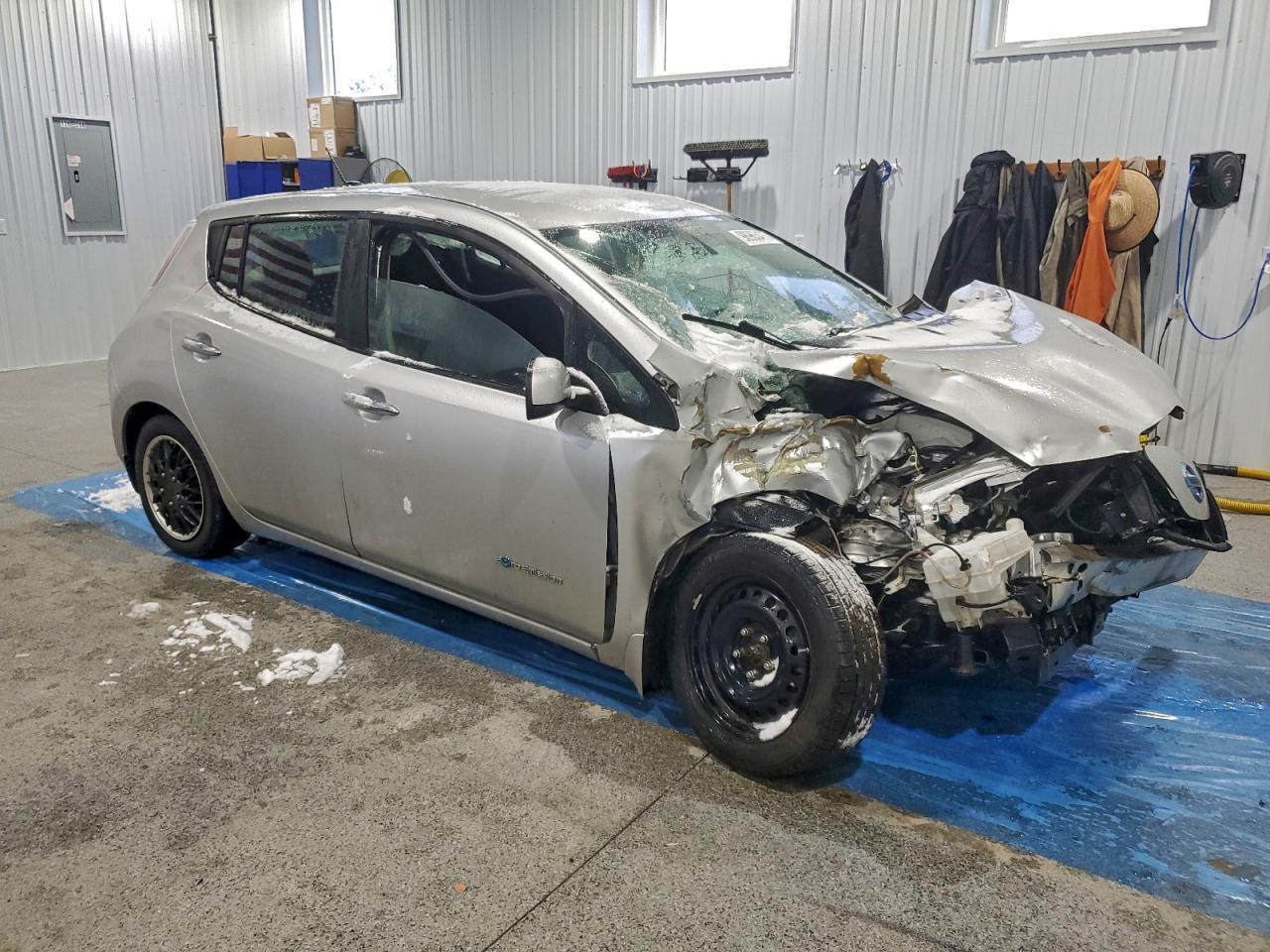 2015 NISSAN LEAF