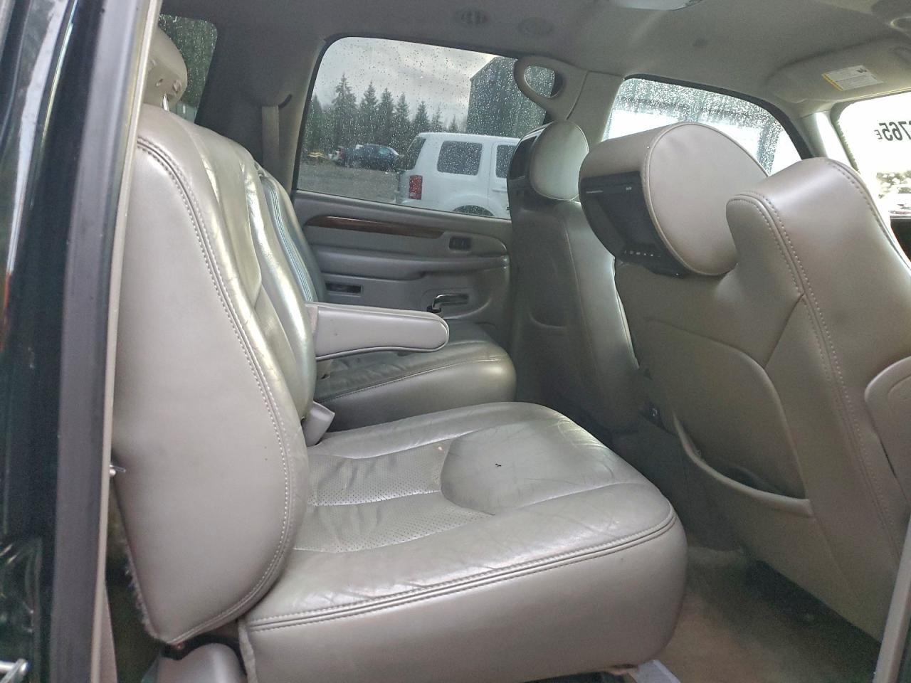 2004 CADILLAC Escalade ESV