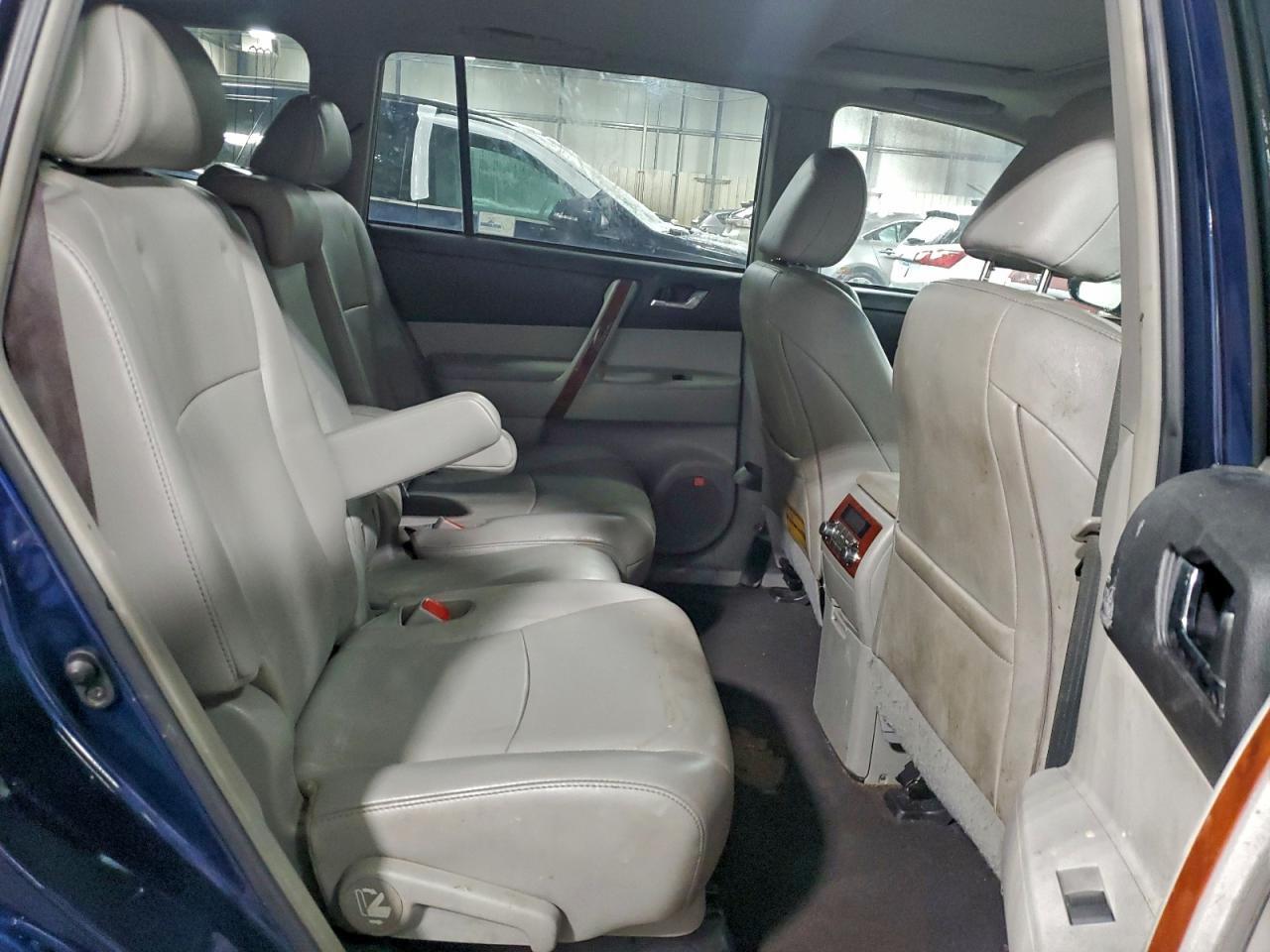 2013 TOYOTA HIGHLANDER