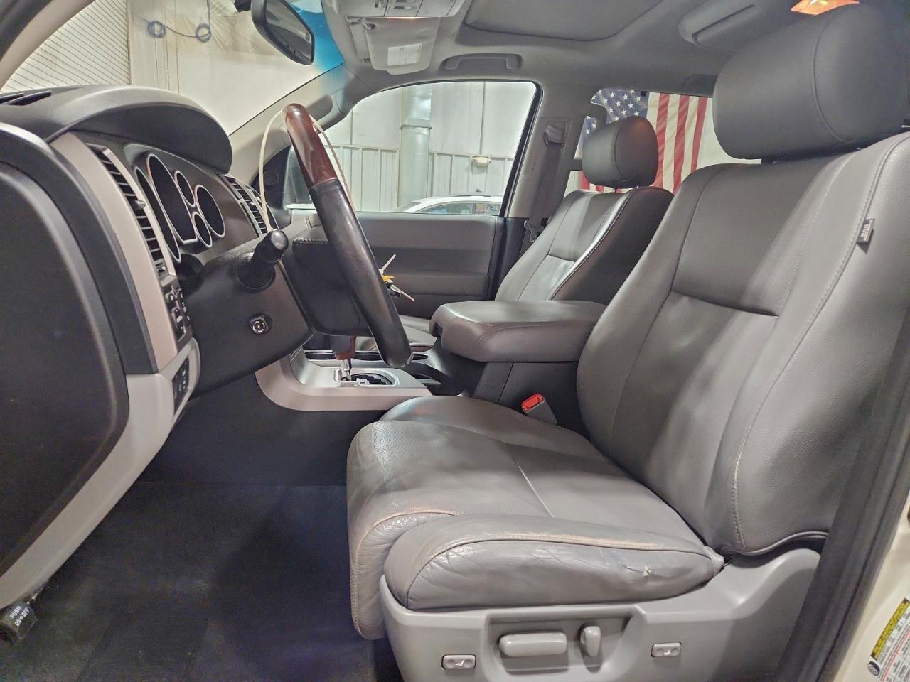 2014 TOYOTA Sequoia