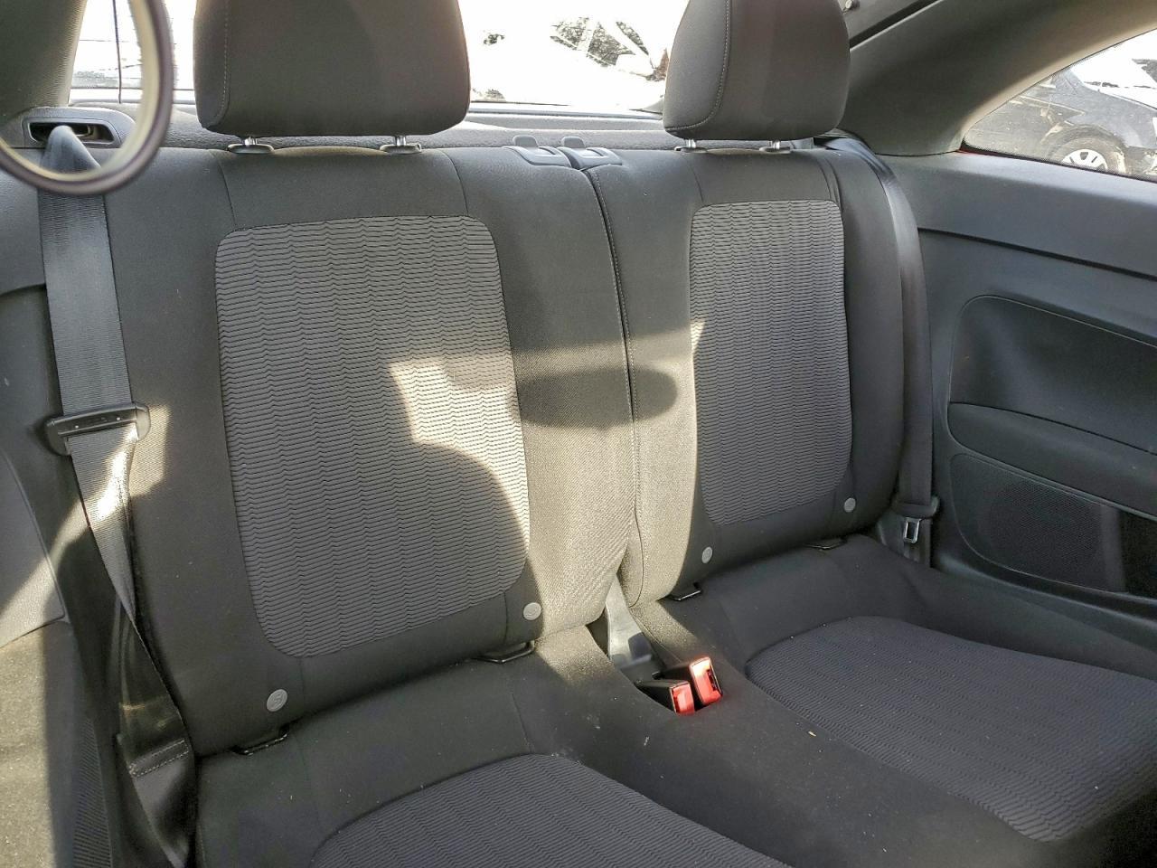 2012 VOLKSWAGEN Beetle
