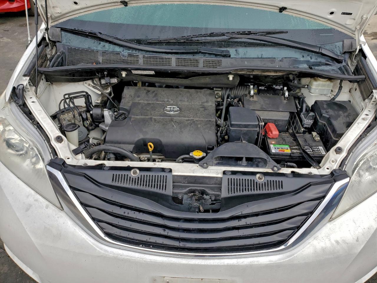 2014 TOYOTA SIENNA