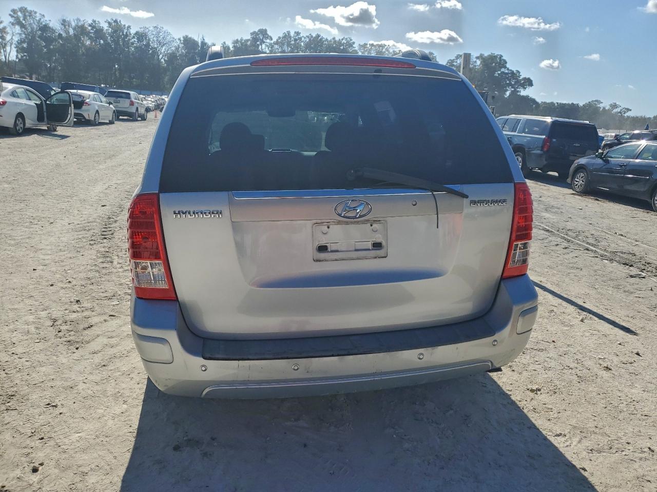 2007 HYUNDAI Entourage