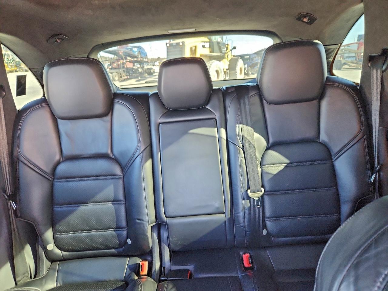 2012 PORSCHE CAYENNE