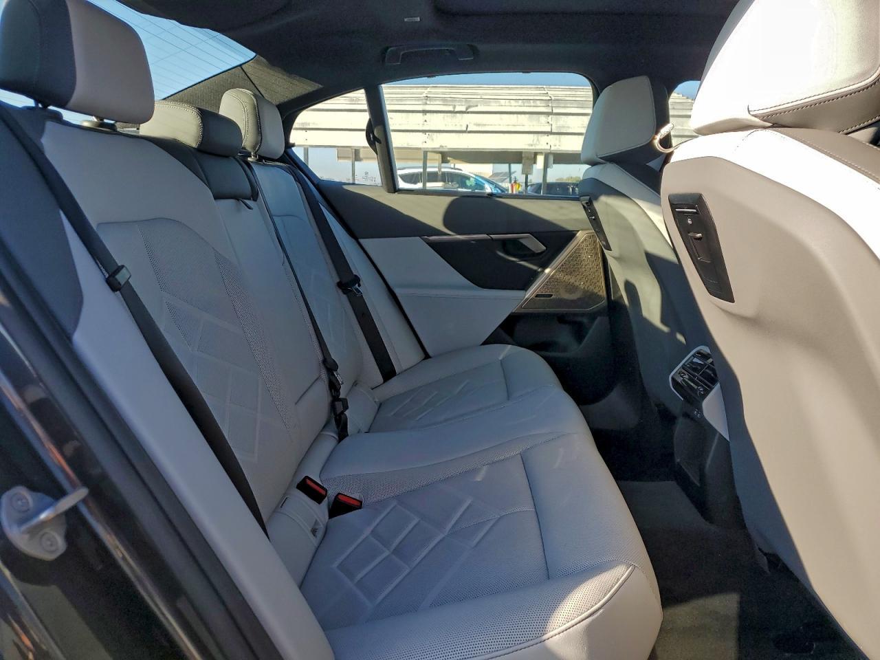 2024 BMW i5