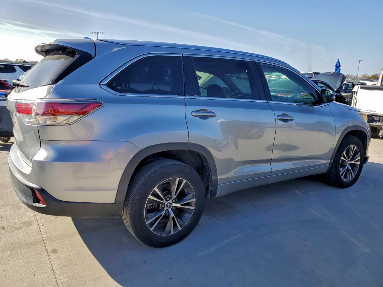2016 TOYOTA HIGHLANDER
