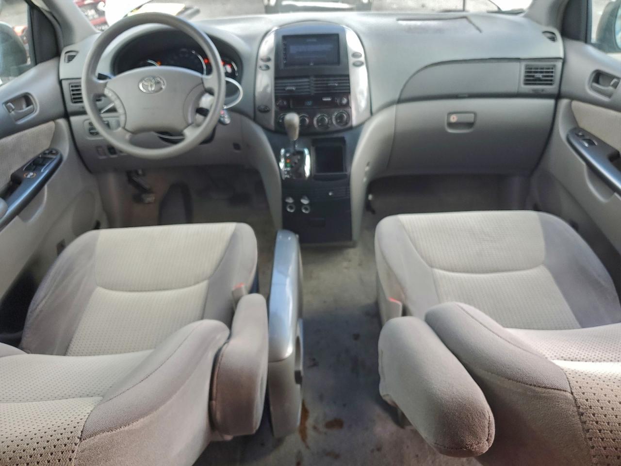 2009 TOYOTA SIENNA