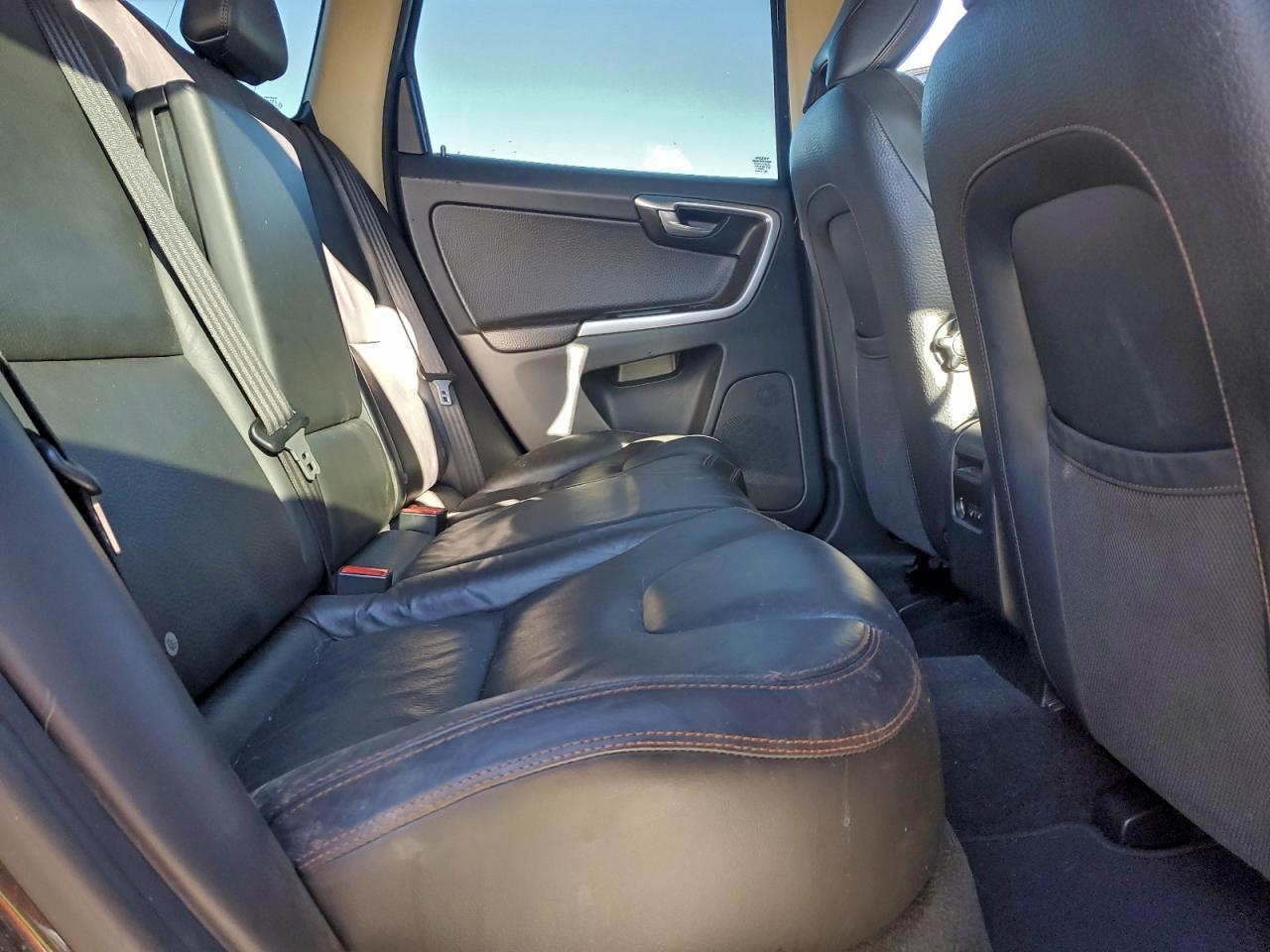2011 VOLVO XC60