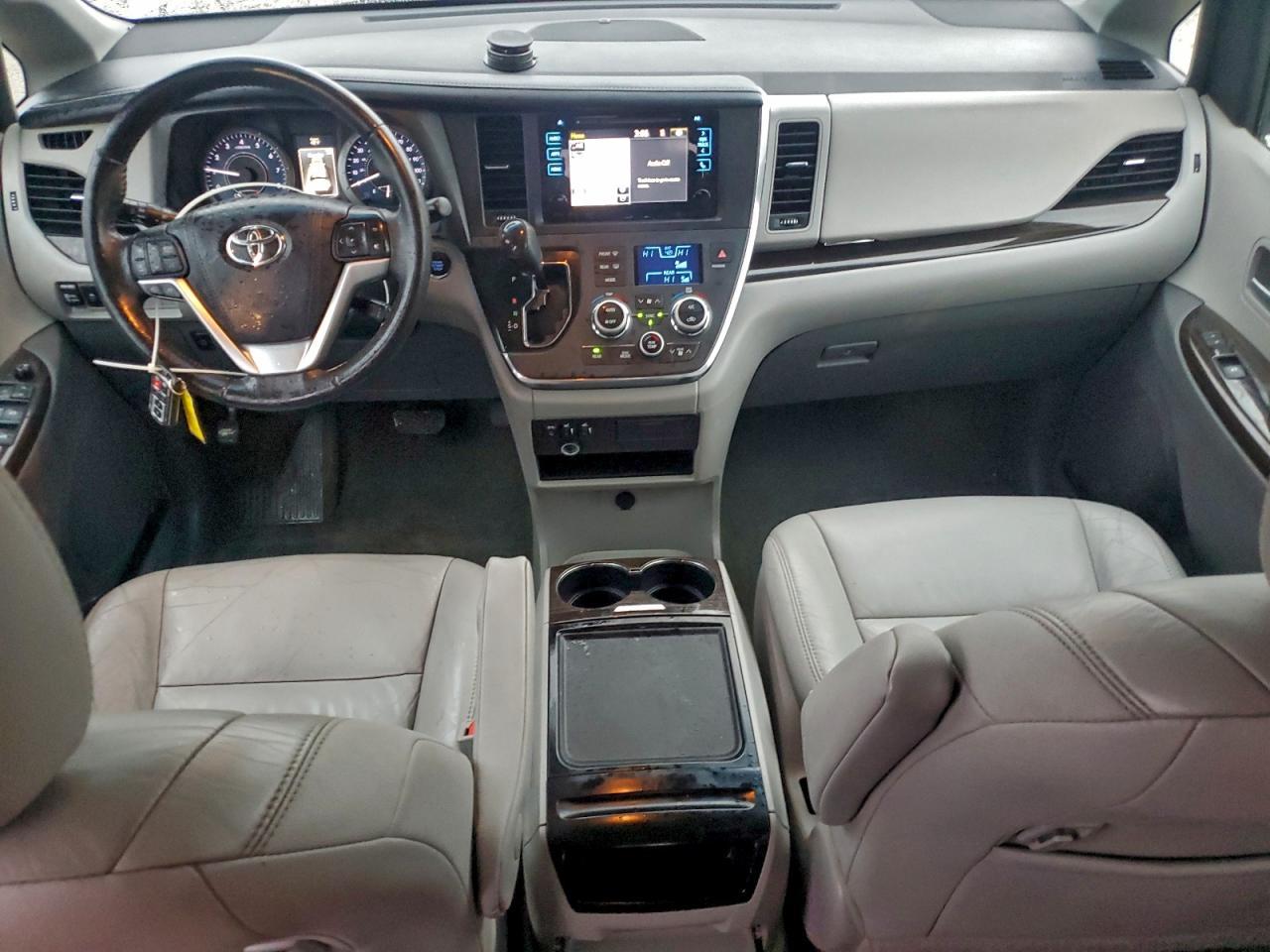 2017 TOYOTA SIENNA