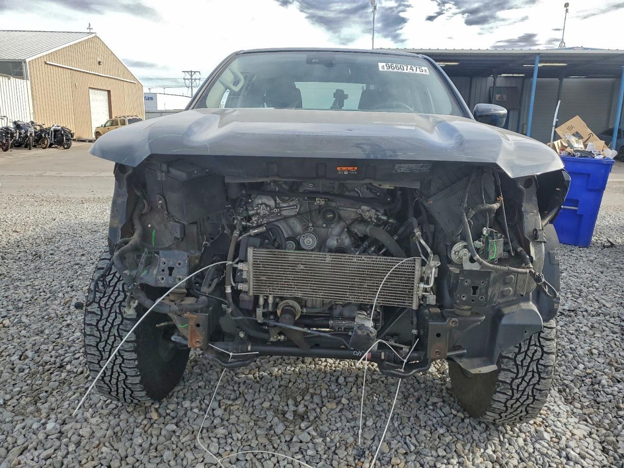2022 NISSAN Frontier