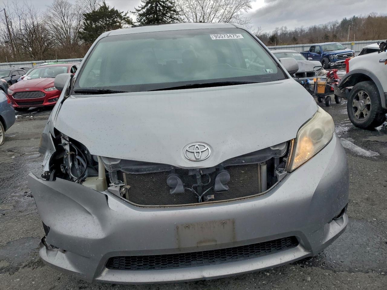 2015 TOYOTA SIENNA