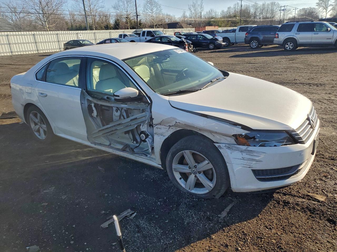 2014 VOLKSWAGEN Passat