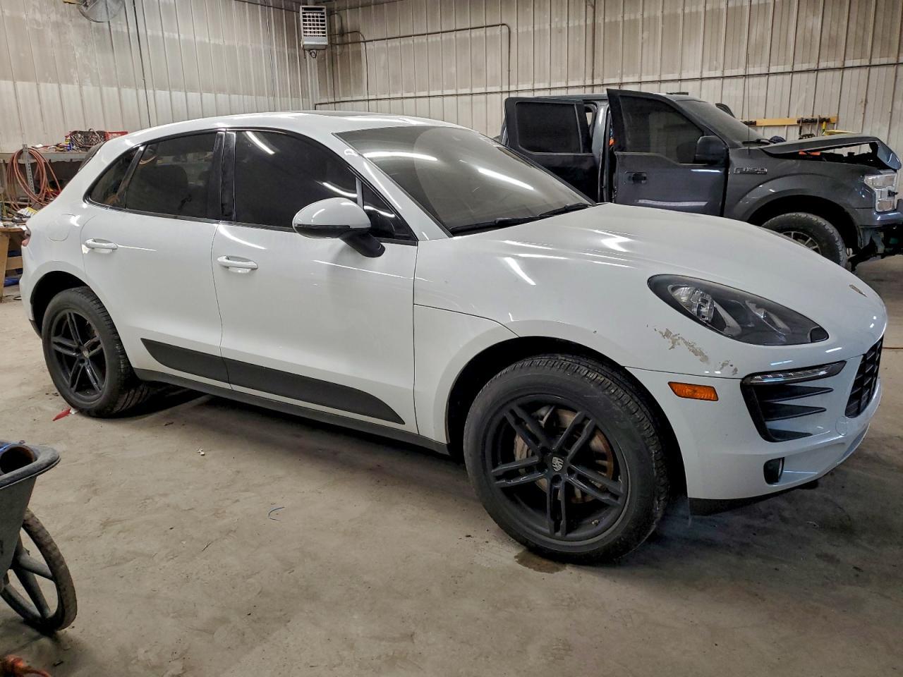 2018 PORSCHE Macan