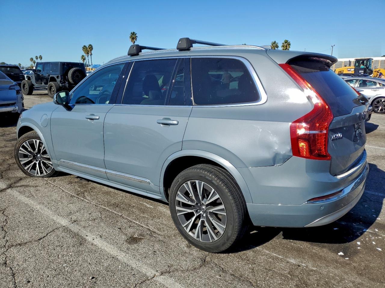 2022 VOLVO XC90