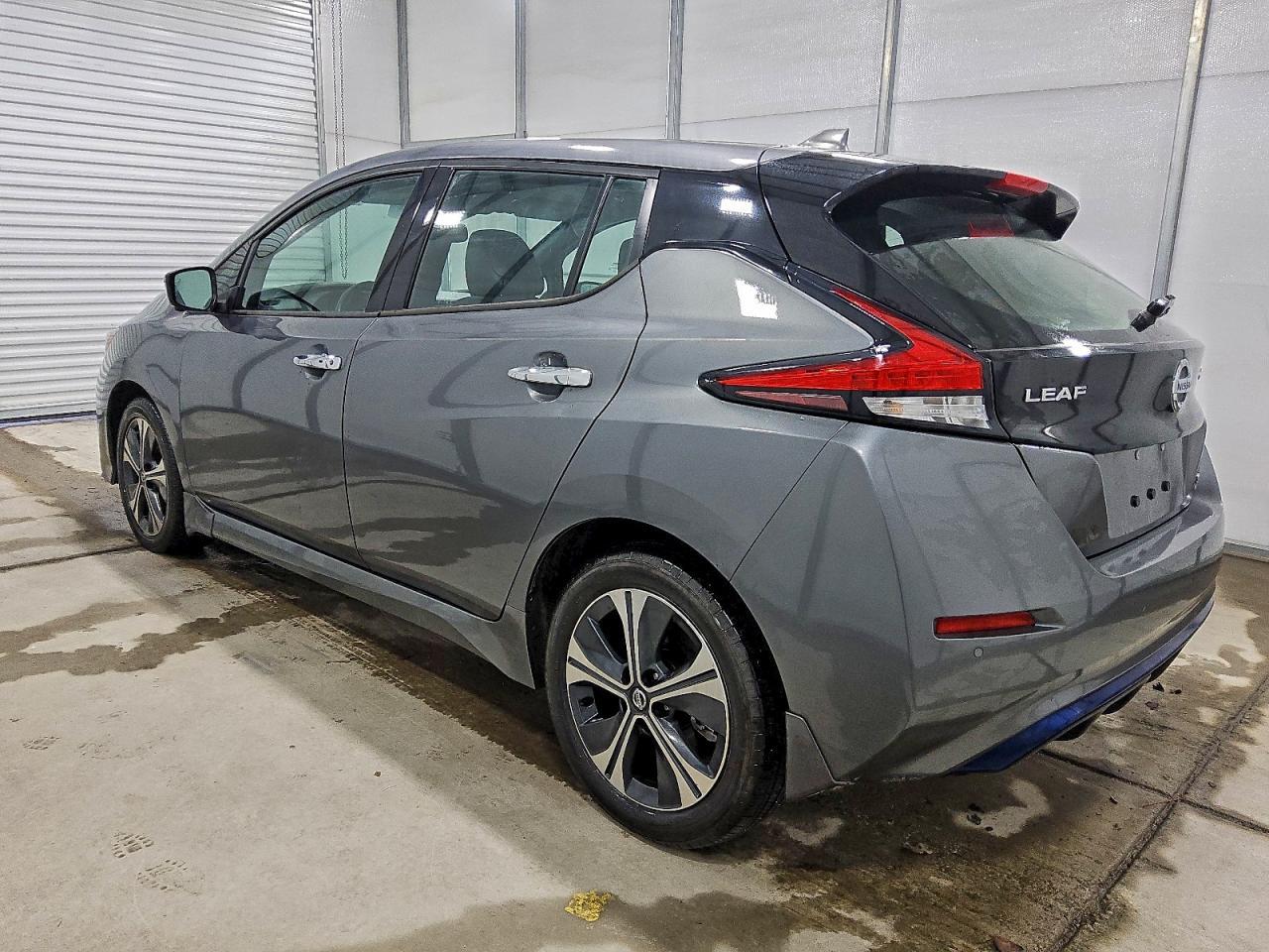 2021 NISSAN LEAF